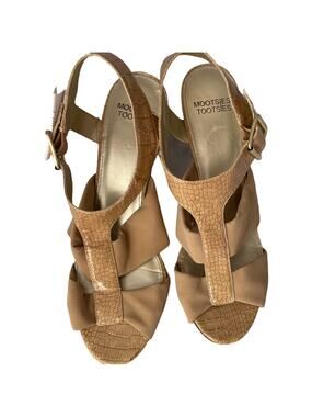 Mootsies Tootsies Tan Leather Sole Size 10   3.5" heel sandal